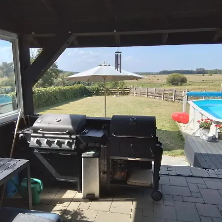 Zurawzdory 107 펜션 *